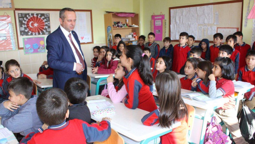 İlçe Milli Eğitim Müdürü Cüneyt Yoldaş Mehmet Akif Ersoy İmam Hatip Ortaokulunu Ziyaret Etti